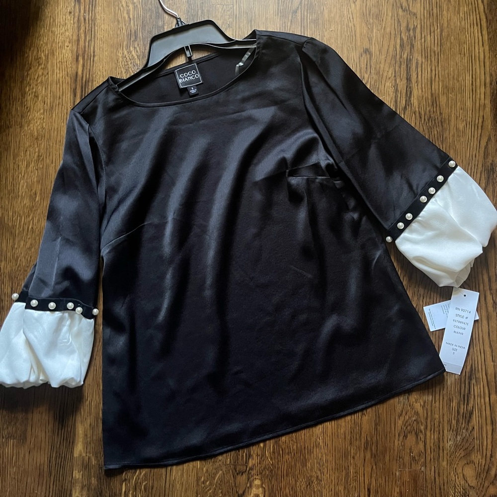 NWT Coco Bianco Pearl Accent Blouse Statement Sleeves
